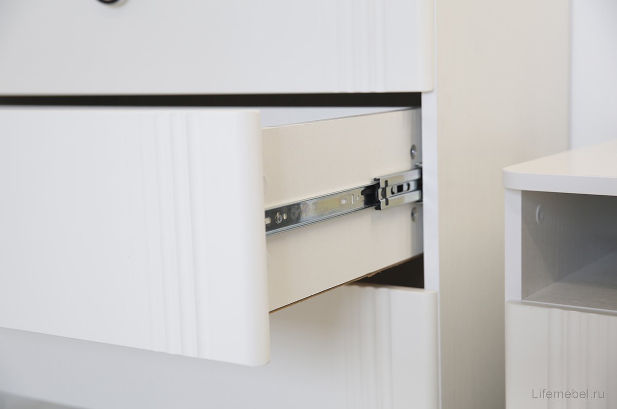 Комод Ева белое дерево / белый матовый