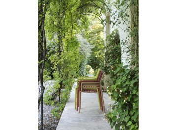 Кресло пластиковое Doga табак