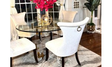 Стеклянный стол Кеннеди