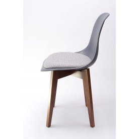 Пластиковый стул Сашш