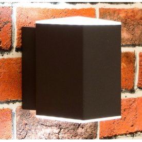 Уличный настенный светильник CLU0002