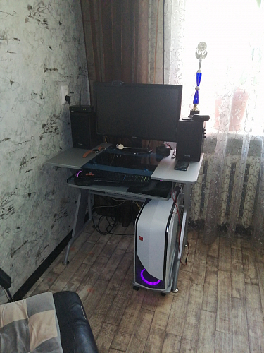 Компьютерный стол Uliss фото покупателя 1