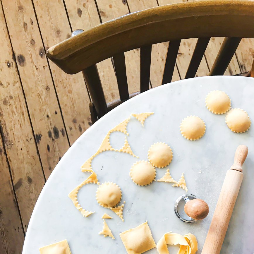 Как выбрать обеденный стол?