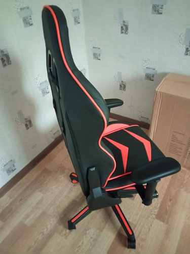 Компьютерное кресло Racer черное / красное фото покупателя 104