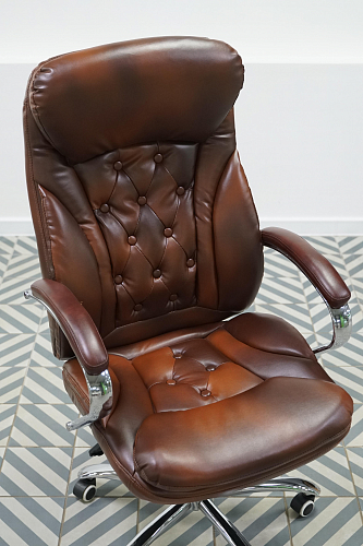 Компьютерное кресло Rich коричневое из шоурума 1