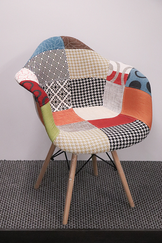 Кресло Multicolor fabric / wood из шоурума 1