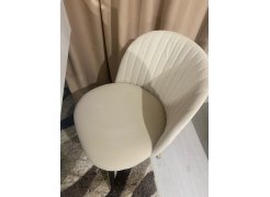 Стул на металлокаркасе Gabi 1 бежевый / черный с серебряными наконечниками фото покупателя 326