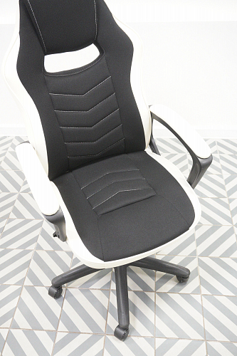 Компьютерное кресло Gamer черное / бежевое из шоурума 1