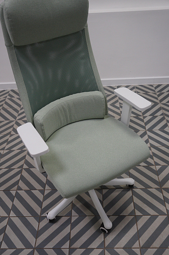 Компьютерное кресло Salta light green / white из шоурума 1