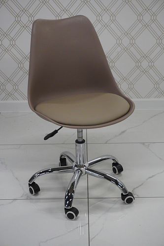 Компьютерное кресло Kolin white из шоурума 4