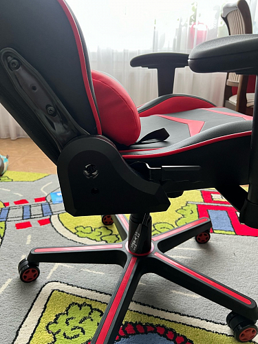 Компьютерное кресло Racer черное / красное фото покупателя 131