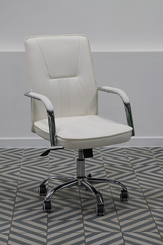 Компьютерное кресло Nadir белое из шоурума 2