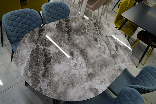Стеклянный стол Алингсос 100(140)х100х76 мрамор серый / черная шагрень из шоурума 3